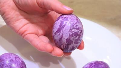 У вас получится очень красиво даже с первого раза. Покрасьте яйца к Пасхе простым способом - cpykami.ru