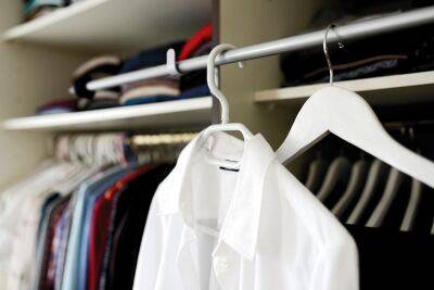 Как избавить одежду от запаха без стирки: 3 простых способа - belnovosti.by