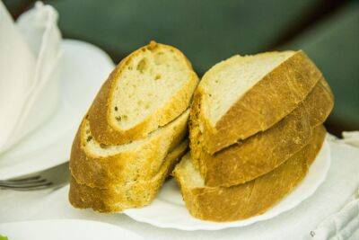 Игорь Зур - Как хранить хлеб и свежую выпечку чтобы долго не черствела: правильно поступают единицы - belnovosti.by