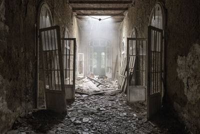 Фотограф показал темную атмосферу заброшенных сумасшедших домов в Италии - flytothesky.ru - Италия
