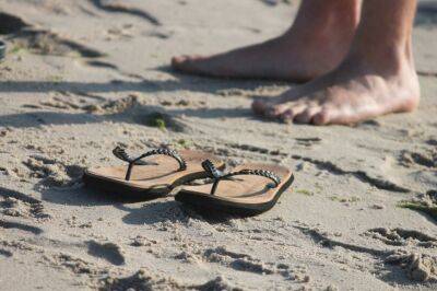 Елена Шимановская - Как сделать, чтобы песок не прилипал к ногам: совет для любителей отдыха на песчаном пляже - belnovosti.by