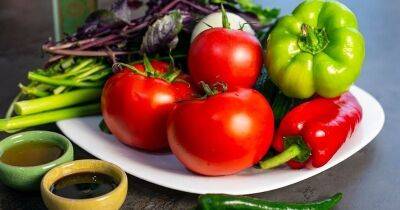 Самый вкусный летний салат из овощей и зелени, который можно есть постоянно. Освежающий и сочный - cpykami.ru