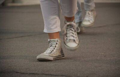 Марин Михалап - Белая обувь будет выглядеть новой даже через год: какие 3 хитрости в этом помогут - belnovosti.by
