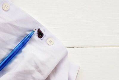 Как вывести чернильное пятно от шариковой ручки с одежды: вам помогут обыкновенные спички - nashsovetik.ru