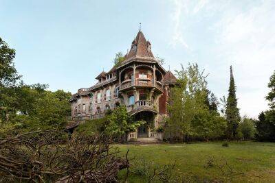 15 живописных заброшенных замков, разбросанных по миру - flytothesky.ru