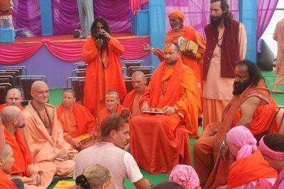Духовный учитель Всемирной общины Санатана Дхармы Свами Вишнудевананда Гири посетил Индию и получил статус главного Гуру - shkolazhizni.ru - Индия - Непал