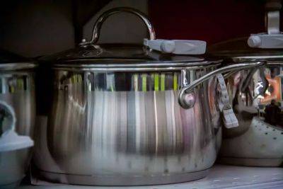 Как очистить посуду от пригоревшей еды с помощью соды и уксуса: хозяйки назвали простой способ - belnovosti.by