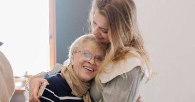 Алиса Фрейндлих - Алисе Фрейндлих исполнилось 89 лет, внучка очень трогательно поздравила бабушку с днем рождения - takprosto.cc - Санкт-Петербург