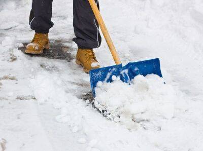 Что сделать, чтобы снег не прилипал к лопате: 4 варианта решения проблемы - nashsovetik.ru