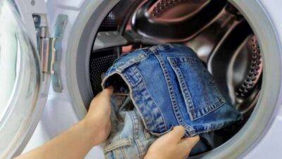 ​Если джинсы слишком растянулись: постирайте одежду таким образом, что она примет прежнюю форму - polsov.com