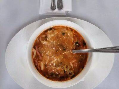 Можно ли оставлять ложку в супе: вот почему так лучше не делать - belnovosti.by