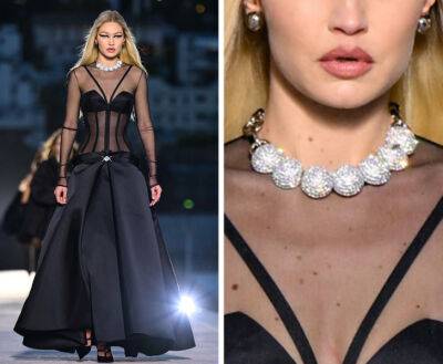 saint Laurent - Louis Vuitton - Какие украшения будут носить в грядущем сезоне - all-for-woman.com - Париж