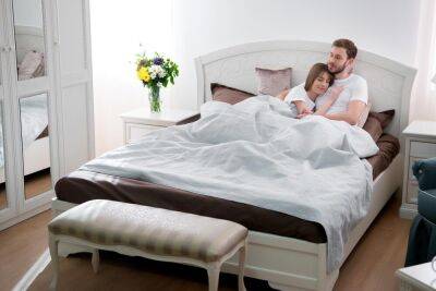 Как обустроить спальню, чтобы она стала самой уютной комнатой в квартире? Несколько простых и стильных решений - shkolazhizni.ru
