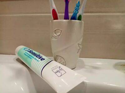 Почему экономные хозяйки не выбрасывают тюбики от зубной пасты: вот как они их используют - belnovosti.by