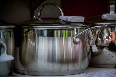 Елена Шимановская - Чем нужно чистить металлическую посуду, чтобы она блестела: доступное средство - belnovosti.by