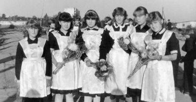 Почему многие советские школьницы в своем юном возрасте уже выглядели как тетки, смотрим старые снимки - takprosto.cc - СССР - Россия