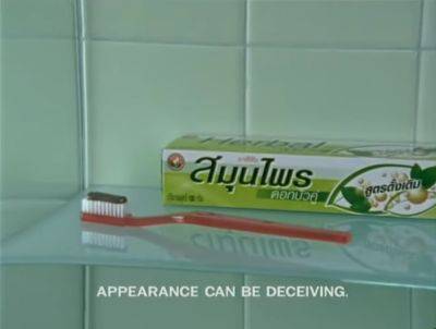Спорная реклама зубной пасты из Таиланда - flytothesky.ru - Таиланд