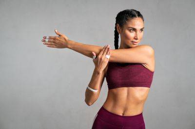 Упражнения против обвисших рук, которые можно делать дома - all-for-woman.com