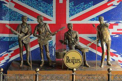 Джон Леннон - Sgt. Pepper’s Lonely Hearts Club Band. Почему уже 50 лет этот альбом Битлз остается великим? - shkolazhizni.ru - СССР - Англия