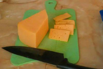 Положите рядом в холодильнике один продукт: сыр будет храниться гораздо дольше - belnovosti.by