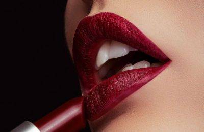 Цвет бургунди в осеннем макияже - all-for-woman.com