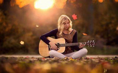 Учим сложные аккорды для гитары, играя любимые песни - nashsovetik.ru