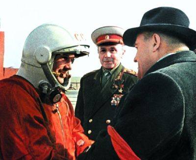 Юрий Гагарин - Почему мы уверены, что Юрий Гагарин летал в космос? - shkolazhizni.ru - СССР