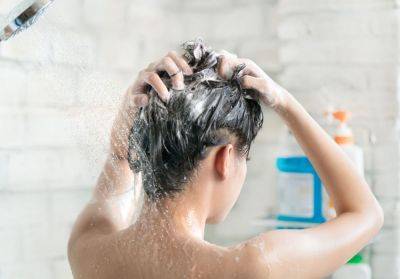 Какие витамины можно добавлять в шампунь для волос и как это сделать правильно: берём на заметку - nashsovetik.ru