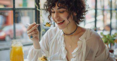 Люди, которые едят в ресторанах в одиночестве, не чувствуя неловкости, часто обладают этими 9 уникальными качествами - cluber.com.ua