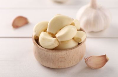 Как почистить чеснок без ножа: простые способы, о которых знают не все - nashsovetik.ru