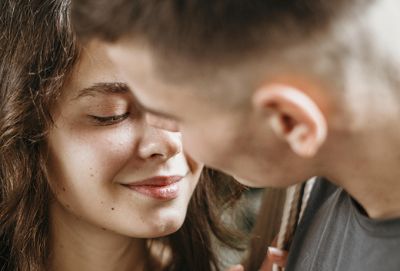 Как понять, что он тебя действительно любит: 7 способов проверить мужчину без сцен и драмы - cluber.com.ua