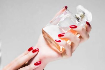 Как продлить стойкость любимого парфюма - all-for-woman.com