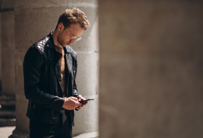 Как телефон выдает мужчину, который не хочет с вами серьезных отношений: 7 признаков - cluber.com.ua