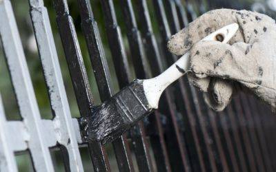 Как выбрать краску для забора из бетона, дерева и металла - nashsovetik.ru