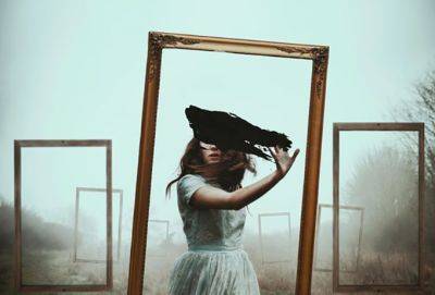 Когда стыд на вкус как материнская забота: трагедия дочерей, на которых возложили роль родителя - cluber.com.ua