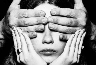 Как понять, что у вас отношения с нарциссом: 8 признаков - cluber.com.ua