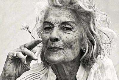 Почему женщины c возрастом отказываются от отношений и сужают круг общения: цитатa Дины Рубиной - cluber.com.ua