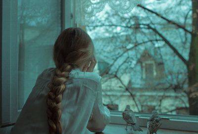 Как понять, что женщина не забыла бывшего: 3 явных признака - cluber.com.ua