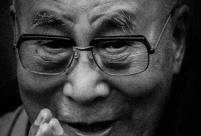 «Ваша работа не позаботится о вас, если вы заболеете»: 20 жизненных советов от Далай-ламы - cluber.com.ua