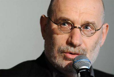 Почему мужчины в возрасте боятся любви: 7 цитат Бориса Акунина, которые многое объясняют - cluber.com.ua