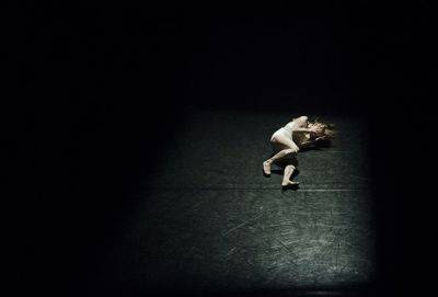 Как непрожитые эмоции становятся непреодолимой кармой - cluber.com.ua