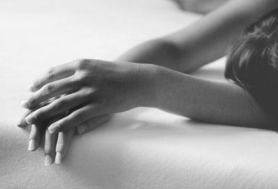 5 разрушительных вещей, которые происходят с телом, когда вам разбивают сердце - cluber.com.ua