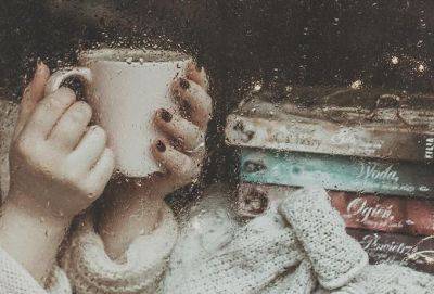 Лежать в постели и слушать дождь: 27 радостей жизни - cluber.com.ua