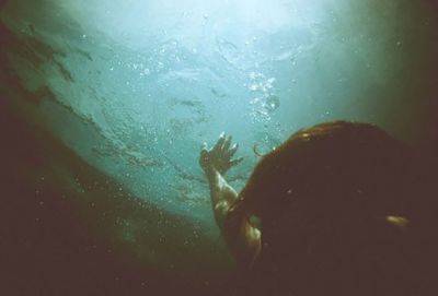 3 признака низковибрационных людей, которые утащат вас на дно - cluber.com.ua