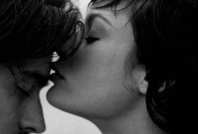 Поцелуй в лоб сближает сильнее, чем тысяча поцелуев в губы - cluber.com.ua