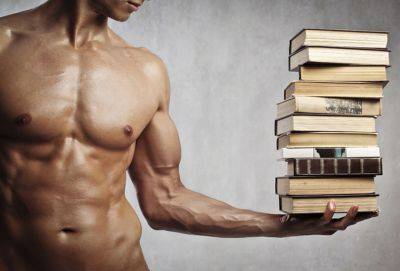 10 умных вещей, которые делают парней сексуальными - cluber.com.ua