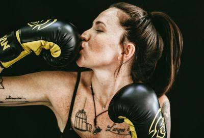 Порхай как бабочка, жаль как пчела - cluber.com.ua