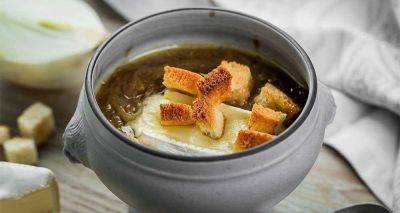 Луковый суп на бульоне с сыром бри: уют и изысканность в одной тарелке - nashsovetik.ru