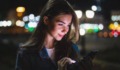 Как синий свет от экранов портит кожу - all-for-woman.com