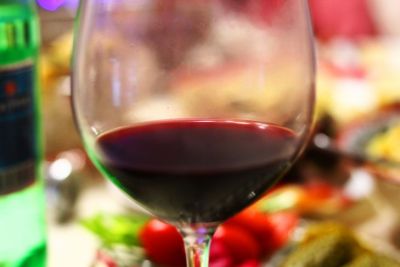 Как убрать пятно от красного вина: простая хитрость - belnovosti.by